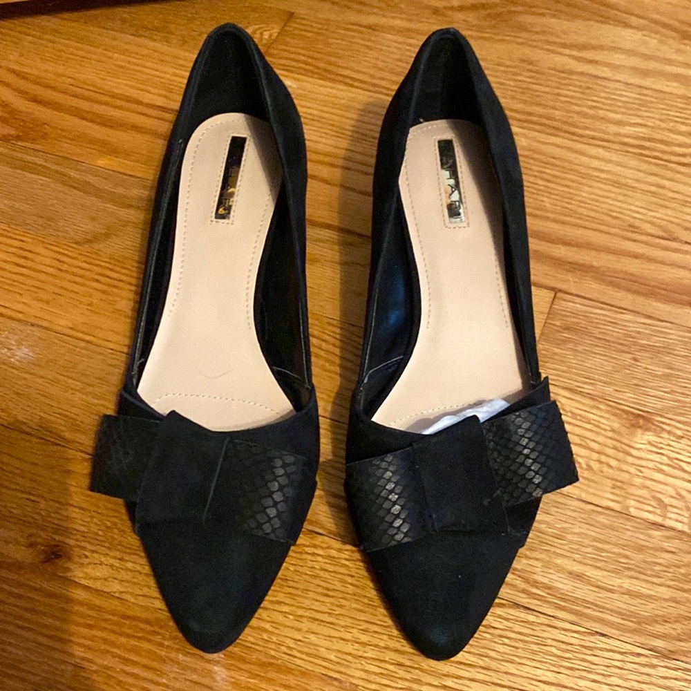 Womens size 9 black kitten heel 2inches